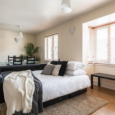 Spacious 2Br Flat - 2 Free Parking Spaces - Near Lgw Airport Crawley  Ngoại thất bức ảnh