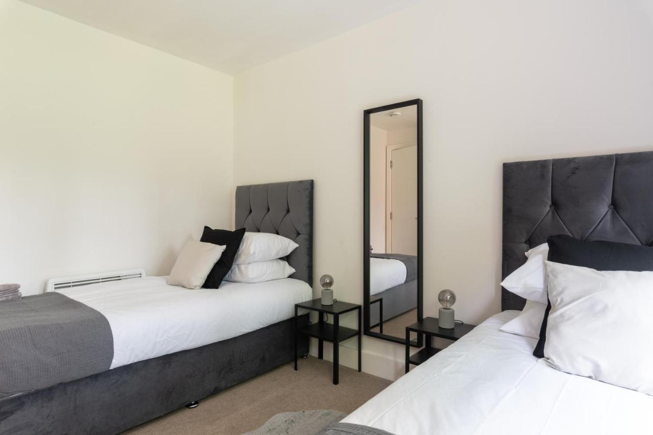Spacious 2Br Flat - 2 Free Parking Spaces - Near Lgw Airport Crawley  Ngoại thất bức ảnh