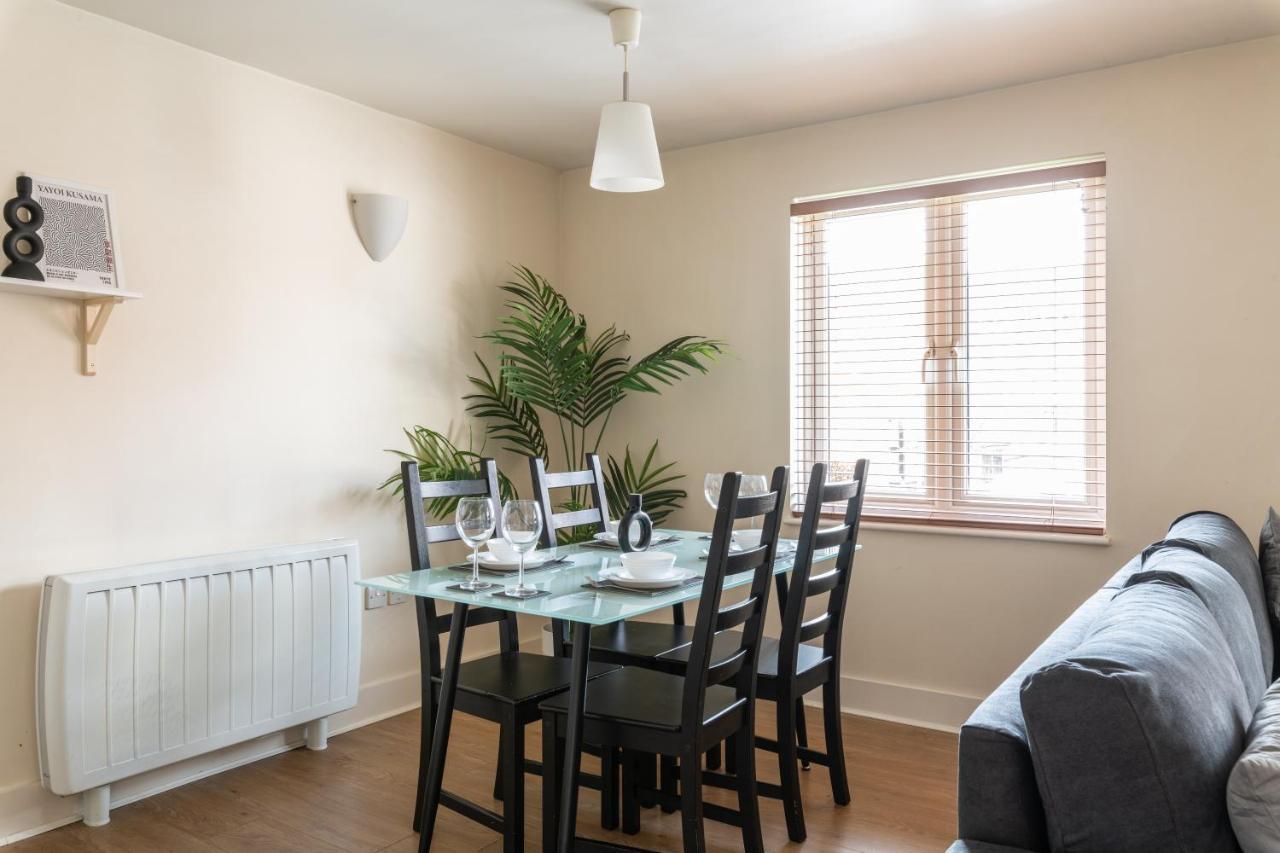 Spacious 2Br Flat - 2 Free Parking Spaces - Near Lgw Airport Crawley  Ngoại thất bức ảnh