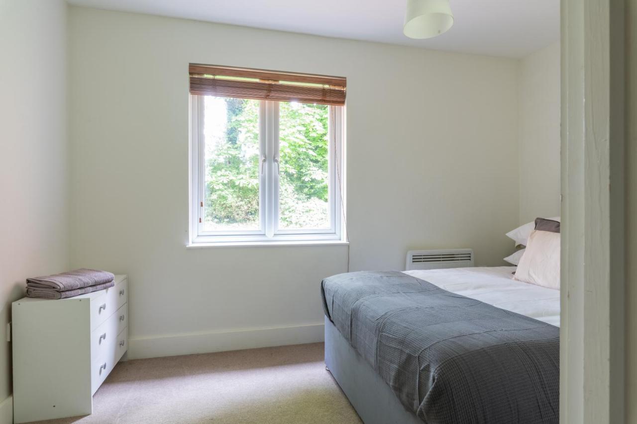 Spacious 2Br Flat - 2 Free Parking Spaces - Near Lgw Airport Crawley  Ngoại thất bức ảnh