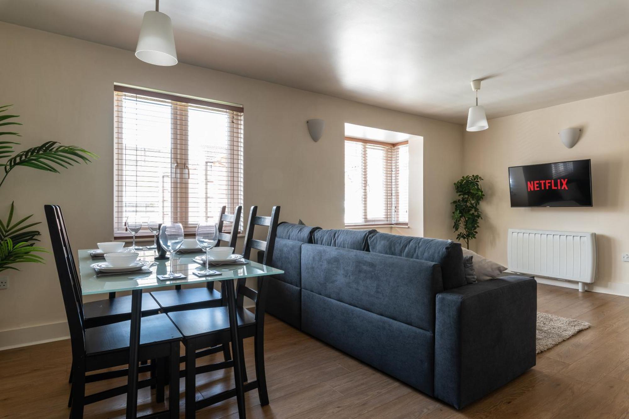 Spacious 2Br Flat - 2 Free Parking Spaces - Near Lgw Airport Crawley  Ngoại thất bức ảnh